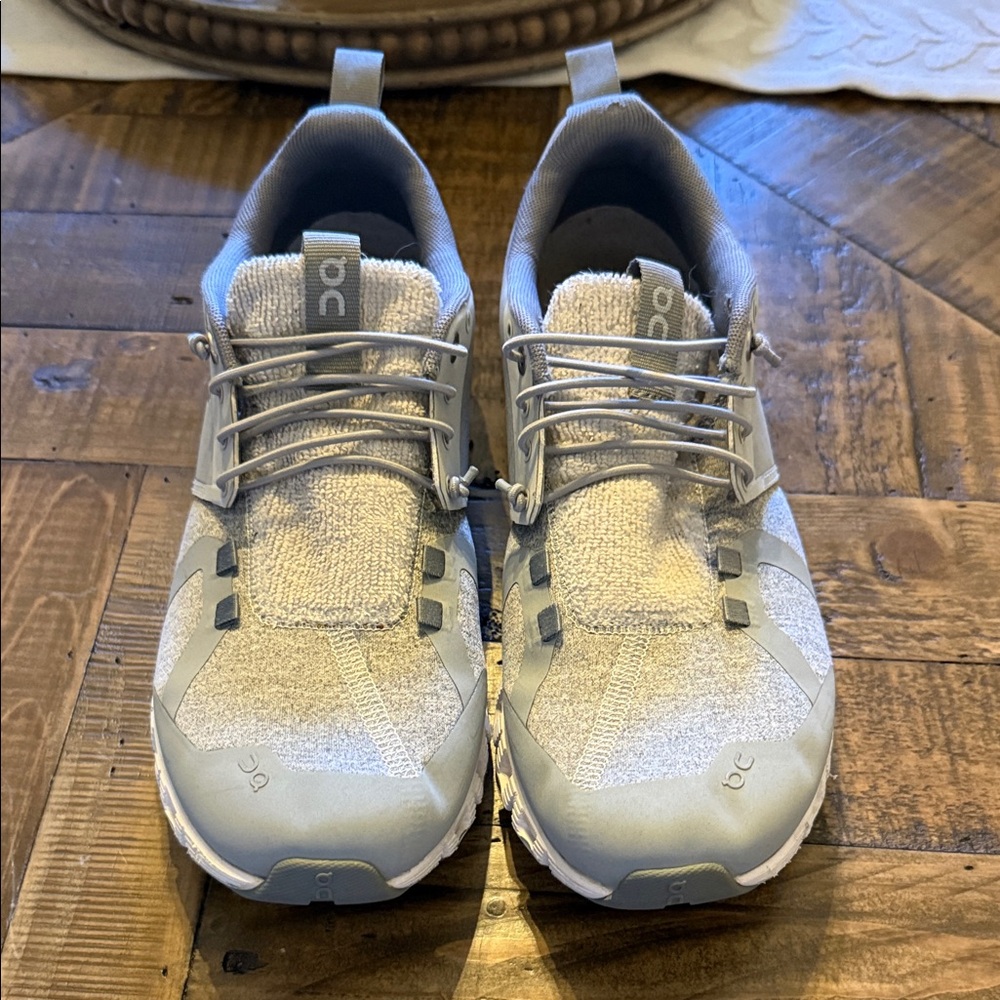 On Running Women’s Gray Sneakers size 9